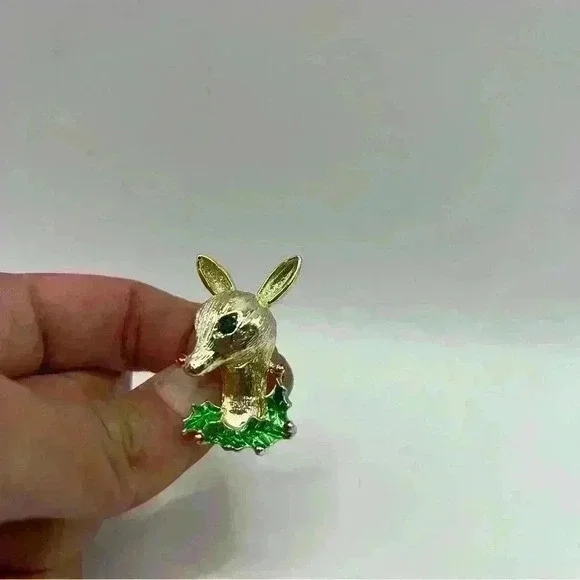 Vintage Gerrys Rudolph Reindeer Rhinestone Eye Enamel Holly Christmas Brooch Pin - Picture 2 of 3